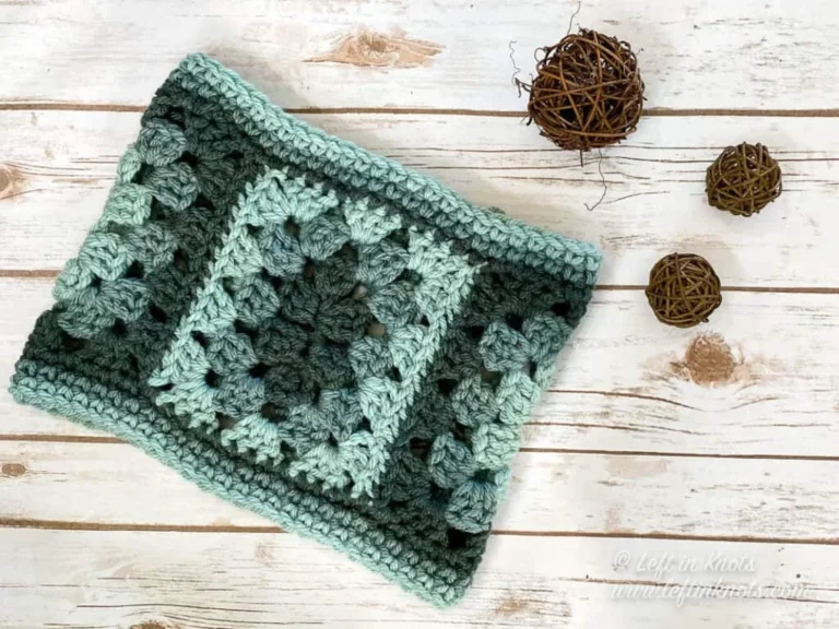 Crochet Ombre Granny Cowl – Free Pattern
