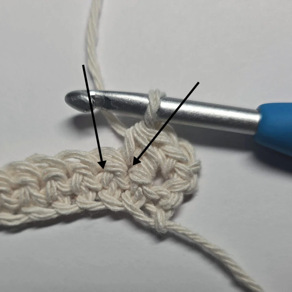How to make crochet double stitch in rows.