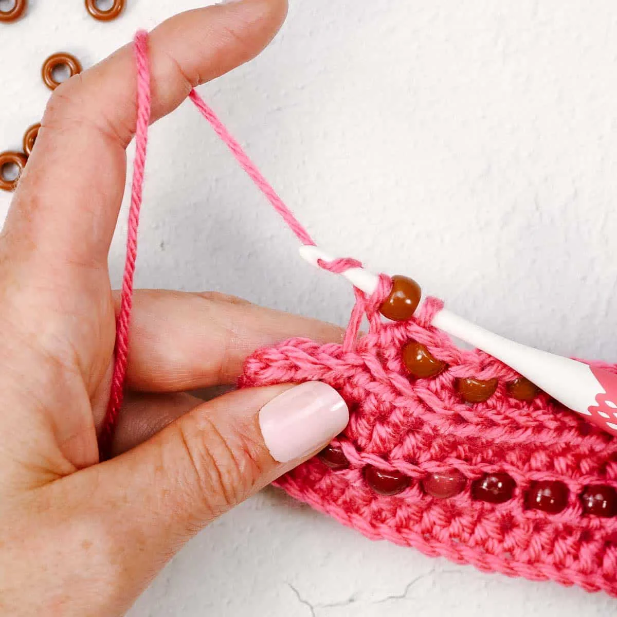 Tutorial on how to yarn over.