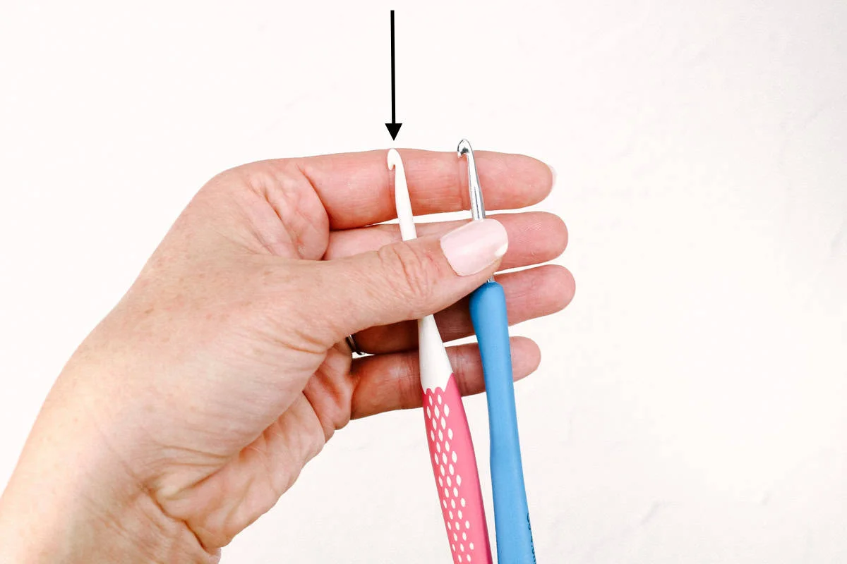 Two crochet hooks: an inline hook on the left and the usual crochet hook on the right.