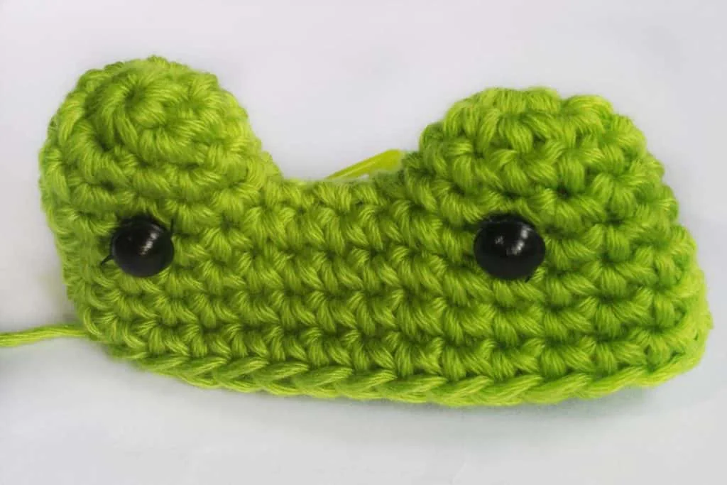 crochet frog eye placement