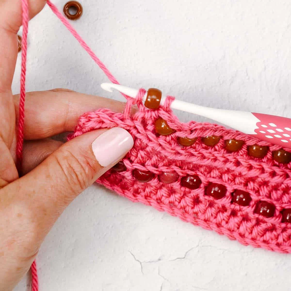Tutorial on how to yarn over and pulling up a loop. 